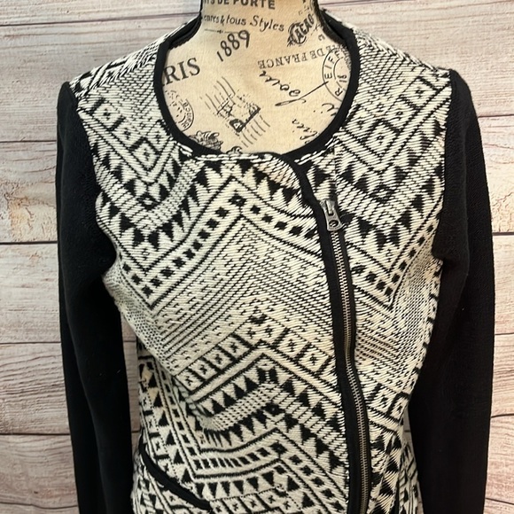 Lucky Brand Cardigan Sweater Asymmetrical  Front Zipper Tribal Print Size Large - Picture 2 of 9